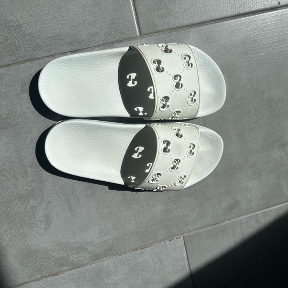 Gucci white slides - Picture 1 of 3